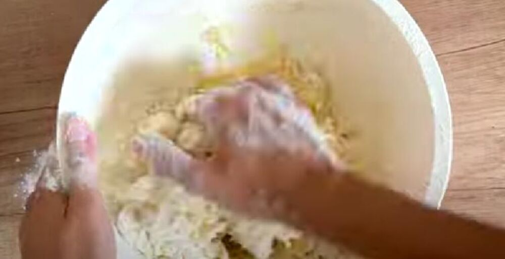 Testo za posnu lenju pitu sa džemom od višanja