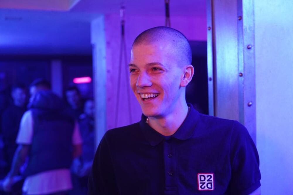 NAŠ JUTJUBER SVE ZAPREPASTIO IZGLEDOM: Nosio protezu četiri godine, pa potpuno izbrusio zube, evo KAKO SAD IZGLEDA