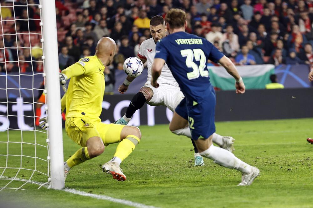 GUDELJ JEDAN OD TRAGIČARA BRODOLOMA SEVILJE! PSV u 92. minutu preokrenuo minus od 2:0 (FOTO)