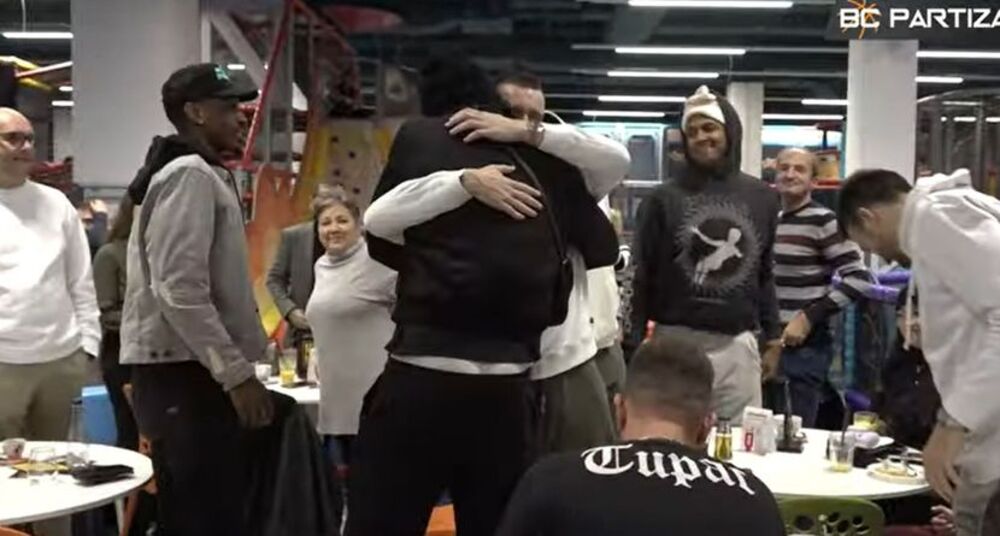 Zagrljaj Matijasa Lesora i Alekse Avramovića