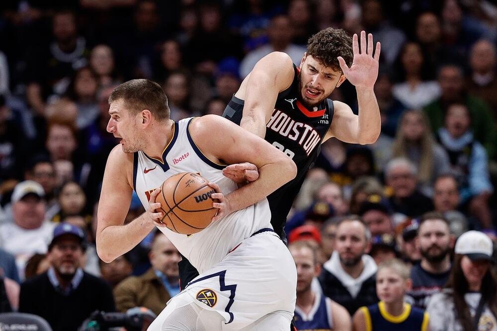 'BEJBI JOKIĆ' UPOZNAO TATU SVIH NBA CENTARA: Nikola "krstio" Turčina! (VIDEO)