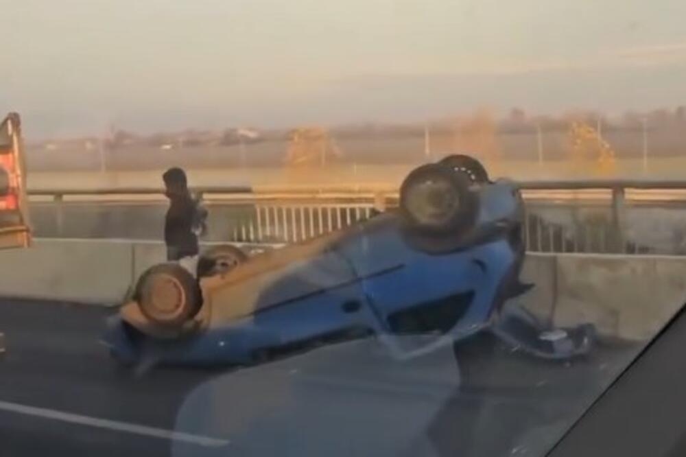 AUTO ZAVRŠIO NA KROVU NA OBILAZNICI BORČA-ZEMUN: Od jutros pakleno, još jedna nesreća u Beogradu (VIDEO)