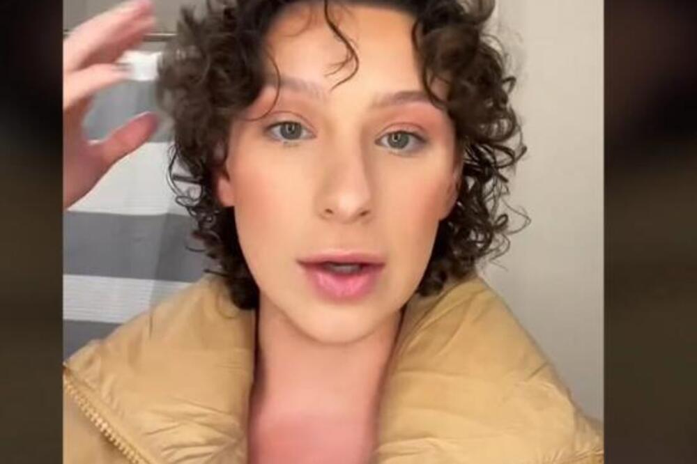 KOSU NIJE PRALA GODINU DANA, A ONDA JE POKAZALA KAKO JOJ GLAVA IZGLEDA! Svaki dan KOSU STAVLJA u... (VIDEO)