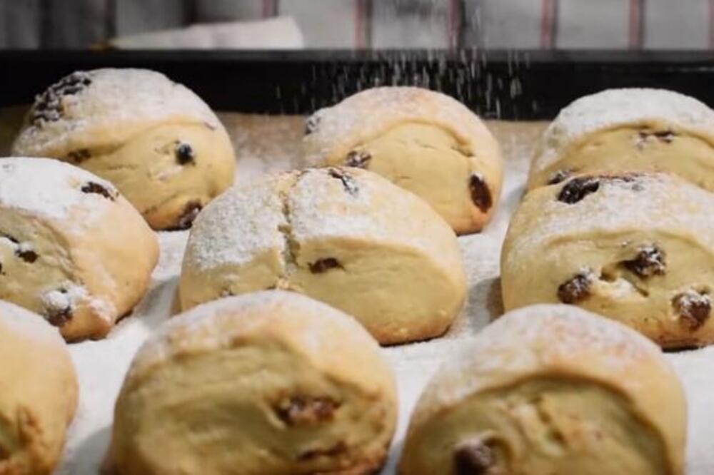 RECEPT ZA KOLAČIĆE SA SUVIM GROŽĐEM MORA DA IMA SVAKA DOMAĆICA: Super POSLASTICA za svačiji džep, a ukus BOŽANSTVEN