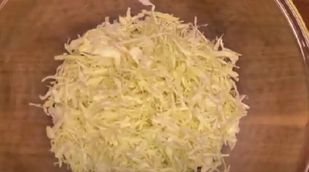 Iseckan kupus u činiji