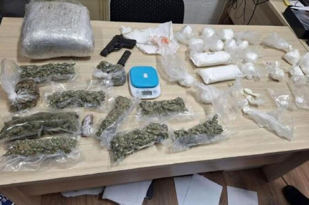 UHAPŠEN MUŠKARAC U POŽAREVCU ZBOG DROGE: Pogledajte šta je sve držao u kući, a nađen mu i PIŠTOLJ (FOTO)