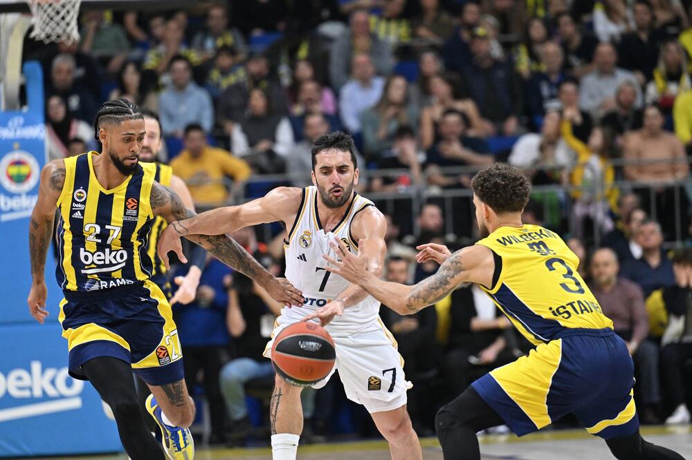 NEVIĐENA DRAMA U ISTANBULU: Fener slavi Madara i Gudurića, Kampaco uzalud BRILJIRAO - Monako srušio Olimpijakos