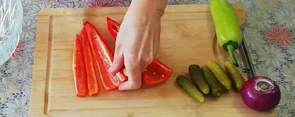 Povrće za salatu sa makaronama i tunjevinom