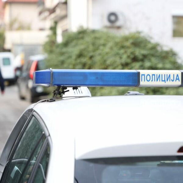 UŽAS U KUĆI NADOMAK BEOGRADA: Pronađeno telo žene sa POVREDAMA NA GLAVI, suprug policiji tvrdi da je SAMA PALA?!