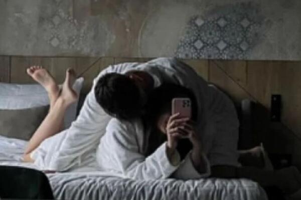 PROPALA JOJ VERIDBA, PA SE ODMAH BACILA U PROMET! Voditeljka Pinka izašla SAMO U BRUSU - čak je i Dušica reagovala