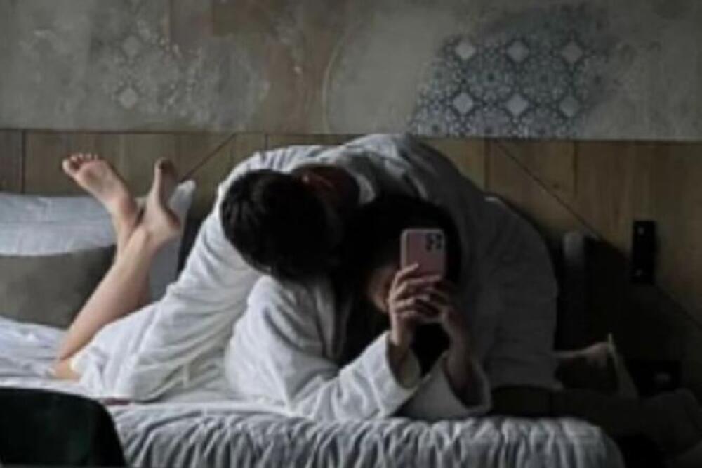 PROPALA JOJ VERIDBA, PA SE ODMAH BACILA U PROMET! Voditeljka Pinka izašla SAMO U BRUSU - čak je i Dušica reagovala