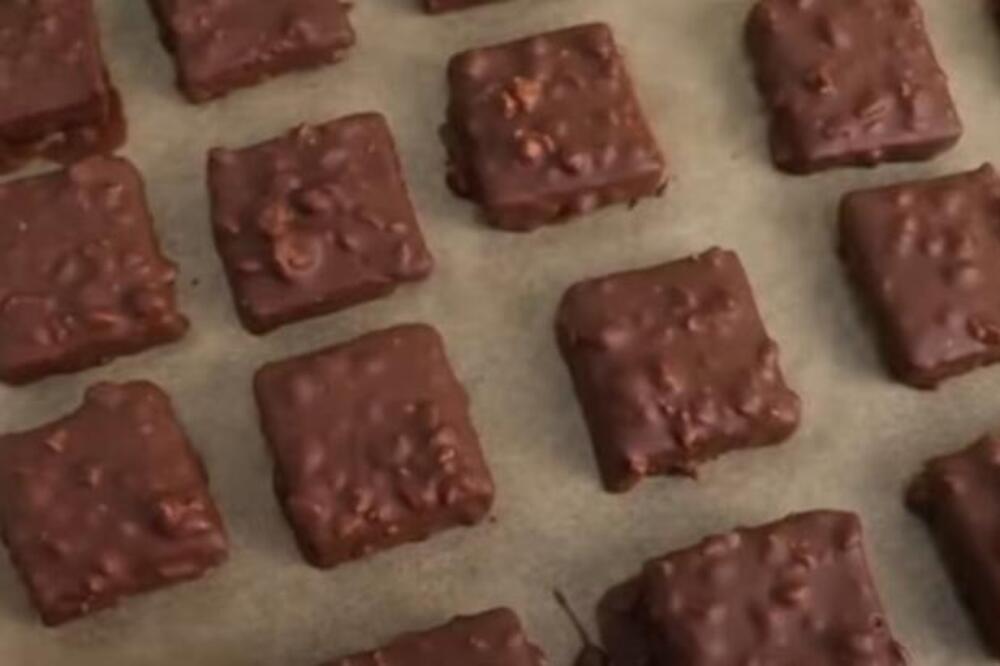 ČOKOLADNE PLAZMA KOCKE SU UKRAS SLAVSKOG STOLA: Prave se od samo 5 sastojaka - sitni kolači samo za poželeti