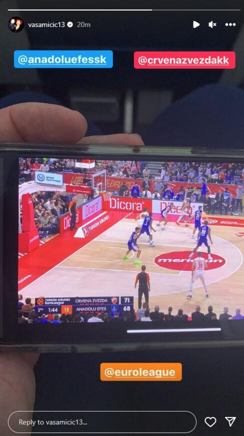 Vasilije Micić gleda duel Zvezde i Efesa