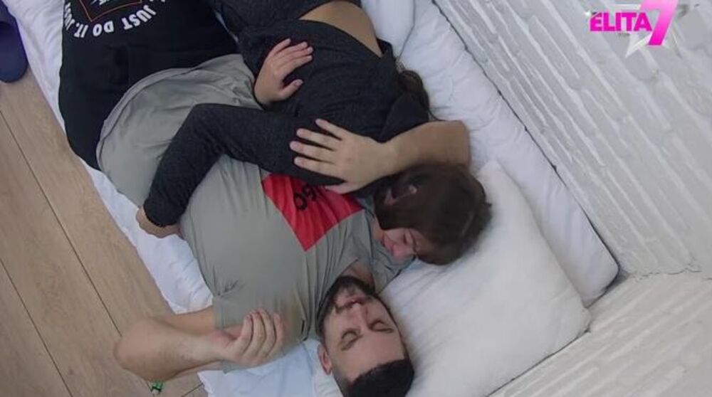 Ona ima već dete koje čuva bez oca 