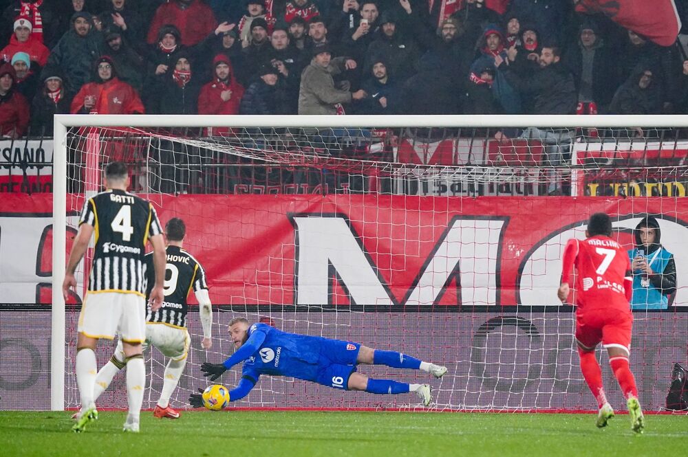 Trenutak kada je Dušan Vlahović promašio penal