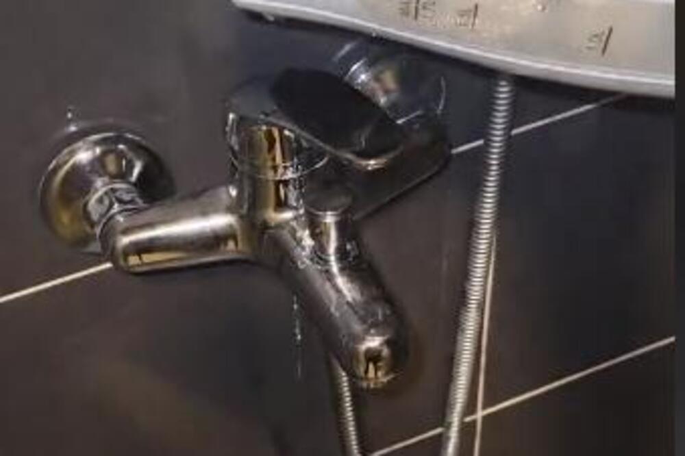 U VODU SIPALA SASTOJAK OD 20 DINARA I PROSULA PO SLAVINI: Sve domaćice MORAJU da probaju ovu genijalnu CAKU (VIDEO)