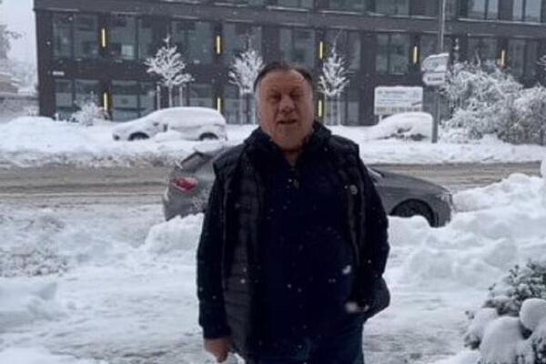 HALID BEŠLIĆ ZAVEJAN U MINHENU: Pevač se HITNO OGLASIO, imao je JAKO VAŽNO SAOPŠTENJE, ljudi su ZABRINUTI!