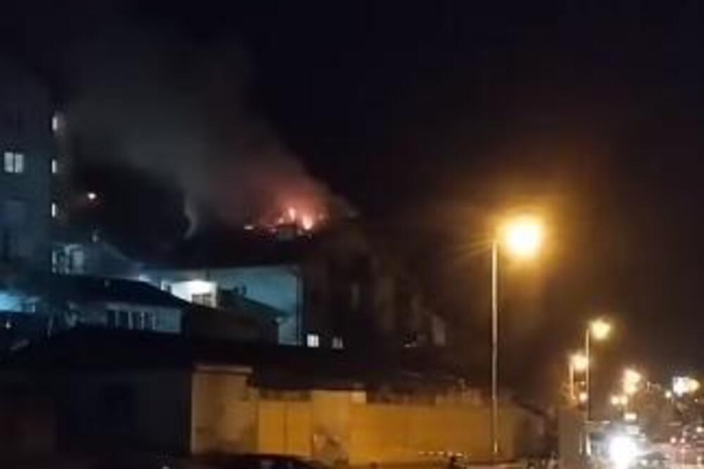 PRVI SNIMAK JEZIVOG POŽARA U UŽICU: Vatrogasci se bore sa plamenom koji guta porodičnu kuću! (VIDEO)