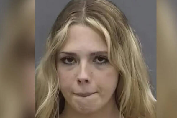 ALISA ZAVODILA SREDNJOŠKOLCE, SLALA IM OBNAŽENE FOTOGRAFIJE, PA SPAVALA SA NJIMA: Pravila se da je MLAĐA....