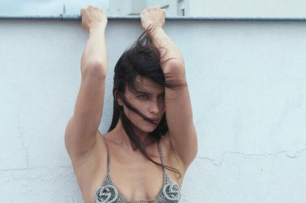 Obrnula igricu! Irina pozirala skroz gola, a intimu prekrila rukama, od ovolike obnaženosti se "umire"