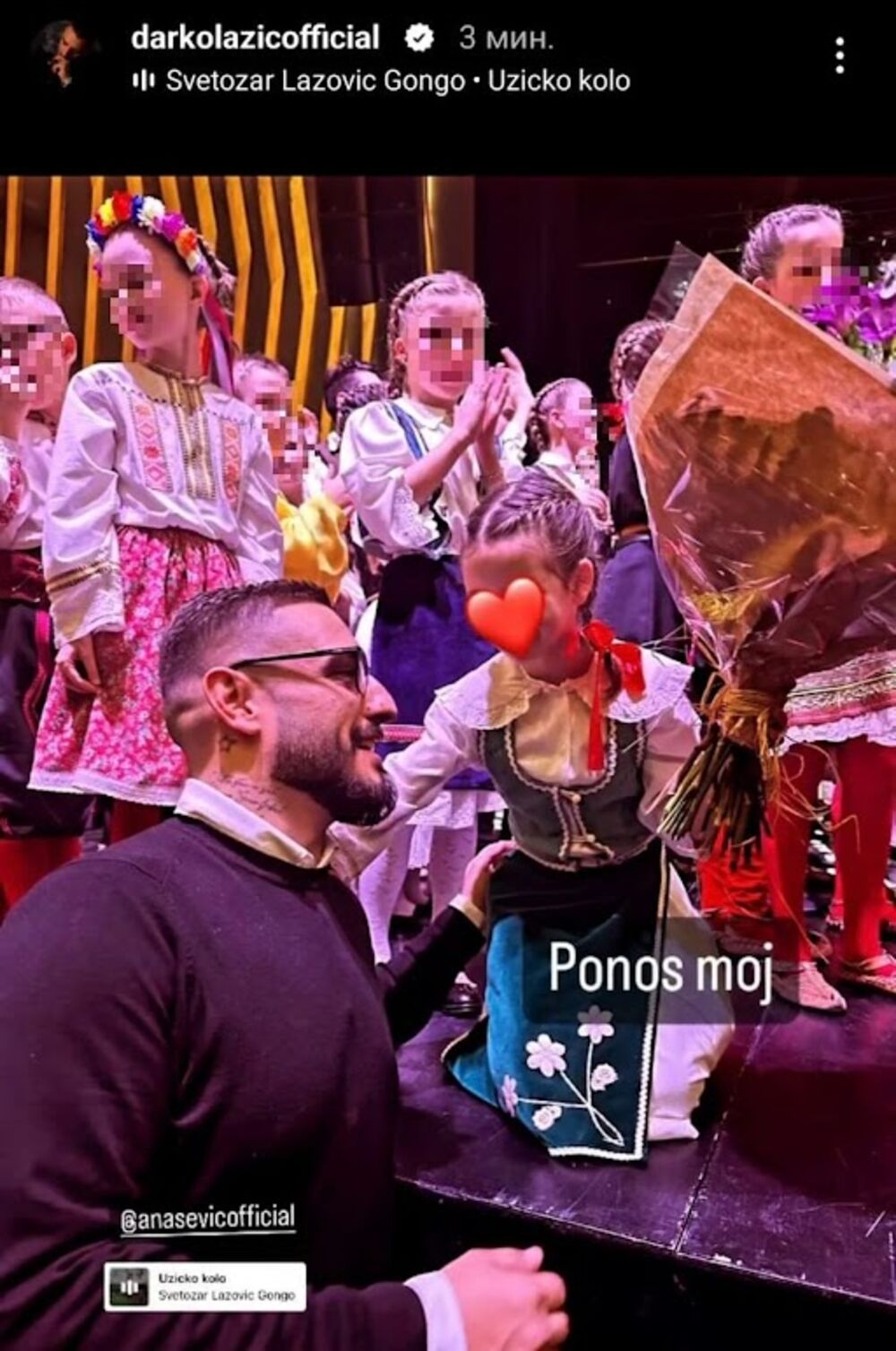  Darko je podržao mezimicu tokom njenog koncerta sa folklornim društvom