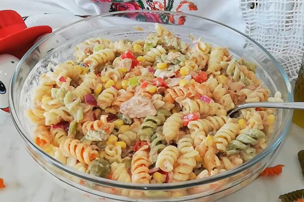 RECEPT ZA POSNU SALATU SA TUNJEVINOM I MAKARONAMA: Savršena za slavsku trpezu - svi gosti će tražiti kašiku više