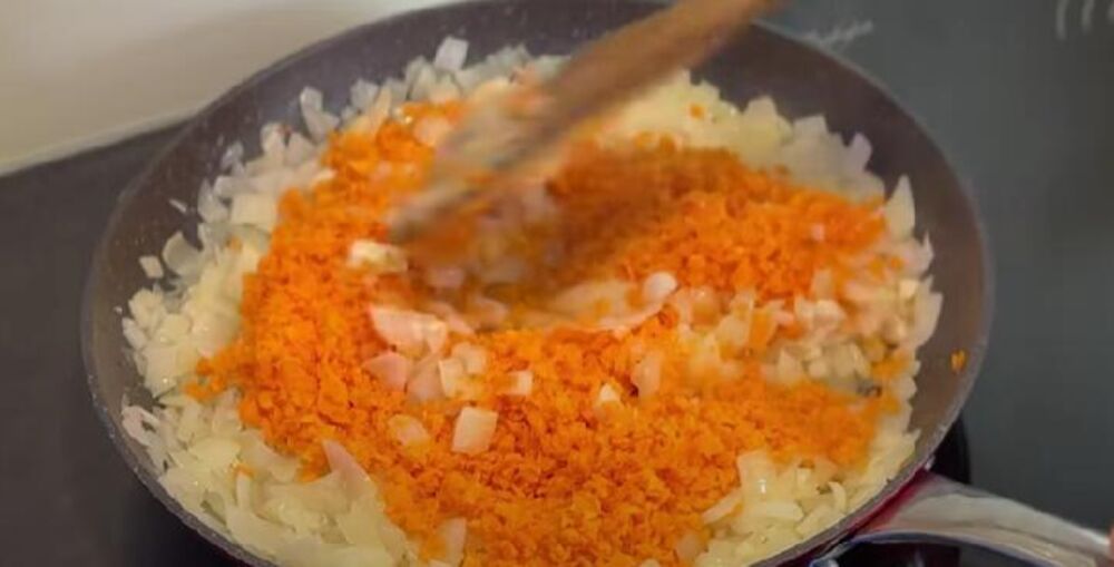 Dinstanje crnog luka i šargarepe