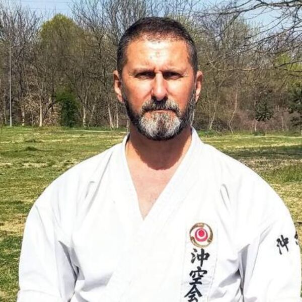 OVO JE PETI OSUMNJIČENI ZA UBISTVO VANJE I FRIZERA: Karatista iz Velesa trenirao decu, uhapšen u školi sporta! FOTO