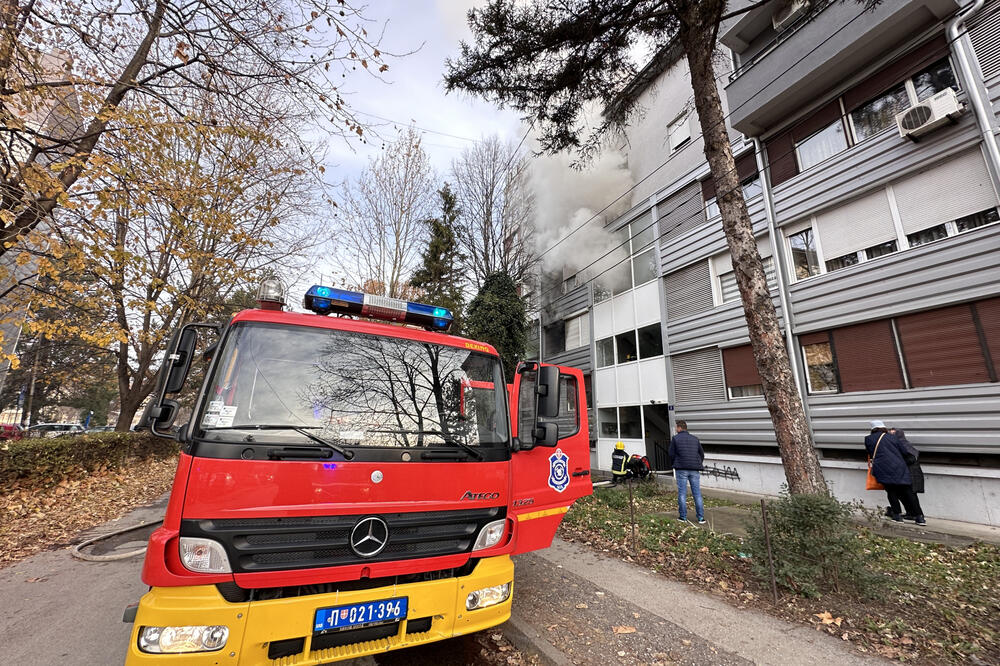 ZAPALIO SE STAN U CENTRU ČAČKA: Vatrogasci se bore sa vatrenom stihijom, IMA I POVREĐENIH (FOTO)
