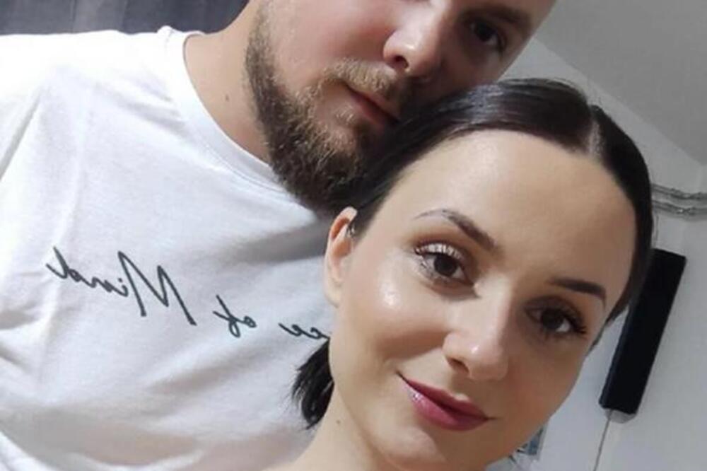 ODLUČILA DA PRODA FORDA, PA JOJ KRENULO U ŽIVOTU: Devojka iz Prijepolja na OGLASIMA za POLOVNJAKE našla MUŽA! FOTO