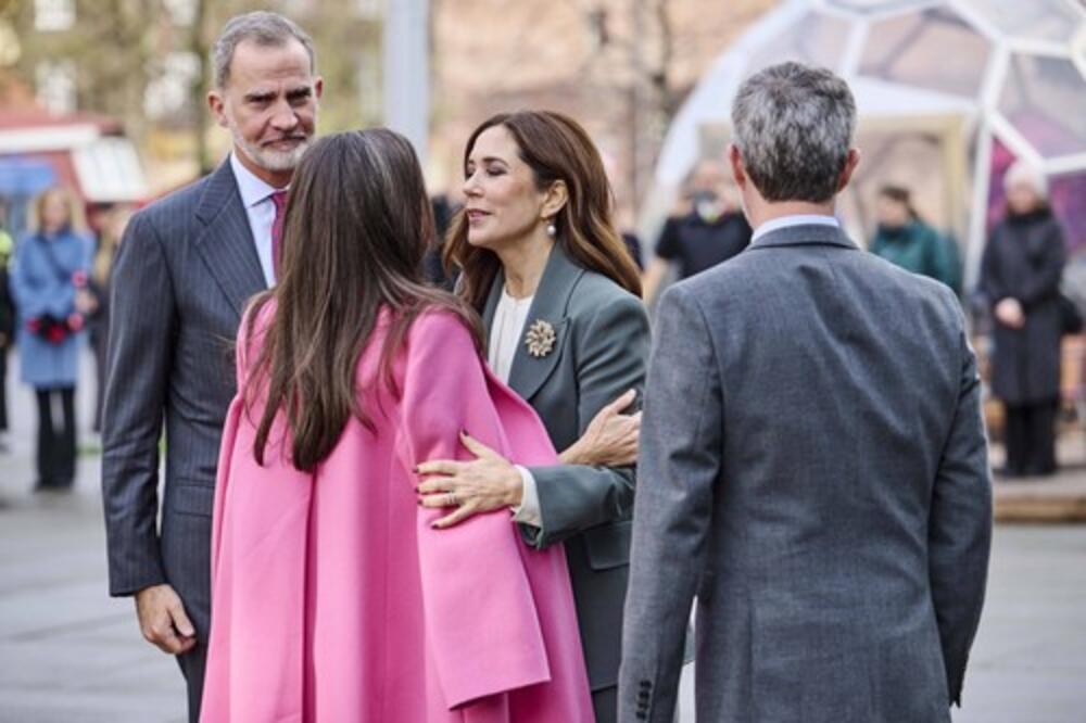 FOTOGRAFIJA KOJA JE NAJAVILA NEZAPAMĆENE SKANDALE: Od ovog momenta se AFERE samo nižu, popadale MASKE? (FOTO)