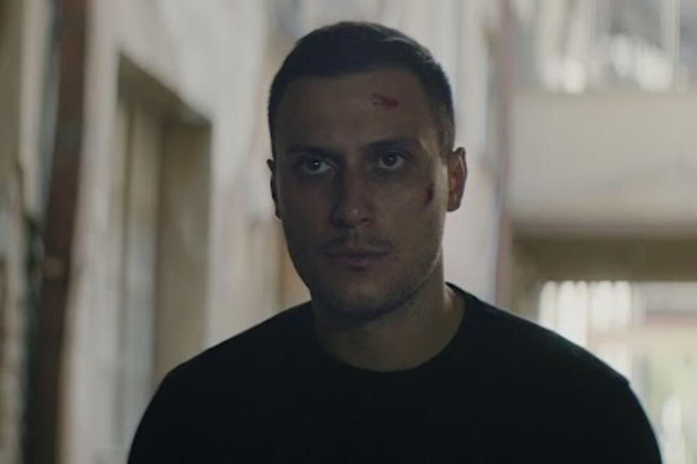 ŽENE SU POLUDELE ZA OVIM MACANOM: Glumi u seriji "Poziv" a narod ga OBOŽAVA, evo ko je MUŠKARAC O KOJEM SANJAJU!