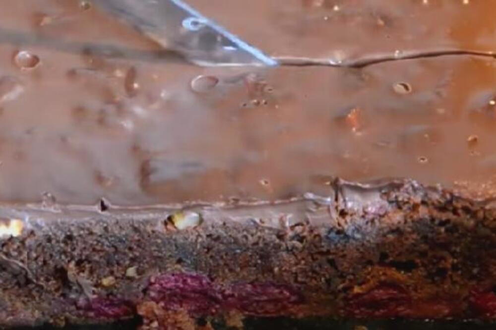 NAJSOČNIJI POSNI KOLAČ SA ČOKOLADOM I VIŠNJAMA: Starinska poslastica - sastojci naših baka iz frižidera