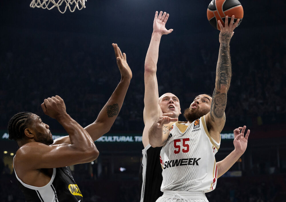 Majk Džejms (desno) na utakmici Partizana i Monaka