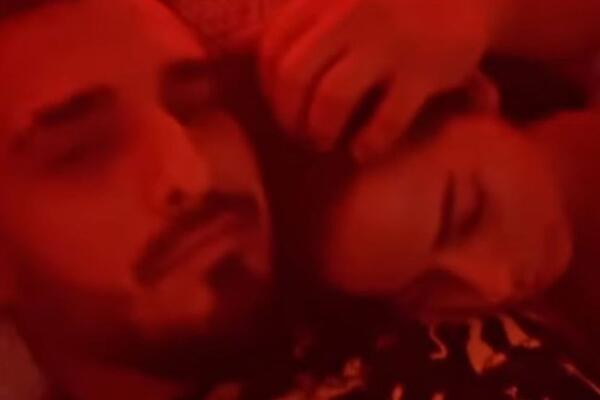 SNIMAK IZ KREVETA BUDI MAŠTU! Folker pokazao sa kim deli POSTELJINU u HLADNIM NOĆIMA, ne bi ni USTAJAO, vrela KRV