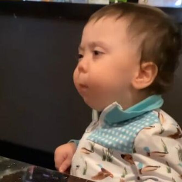 DALA DETETU DA PROBA NAJLJUĆU PAPRIČICU PRVI PUT U ŽIVOTU: Emocije su mu se smenjivale ali NIJE odustao...(VIDEO)