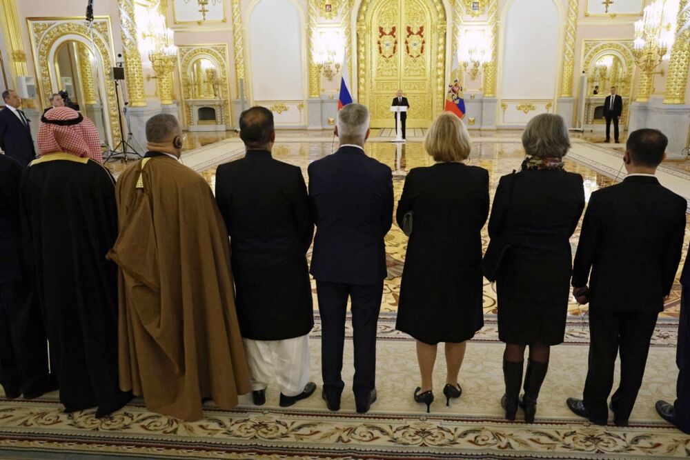 Vladimir Putin sa ambasadorima