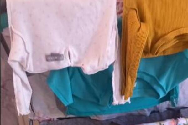 ŽENA ISKORISTILA NEOBIČNU STVAR ZA SUŠENJE VEŠA TOKOM ZIME: Sve domaćice su joj zahvlane na ovoj CAKI (VIDEO)