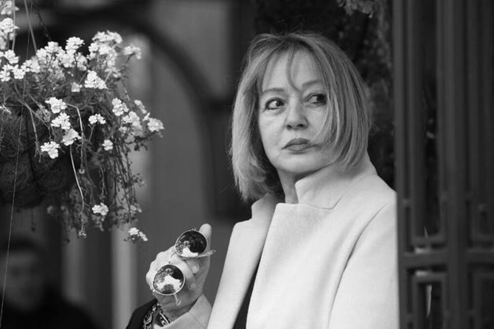 "NAJLEPŠI DEO SEBE SI PODARILA MENI" Ćerka pokojne glumice od MAJKE SE OPROSTILA bolnim rečima