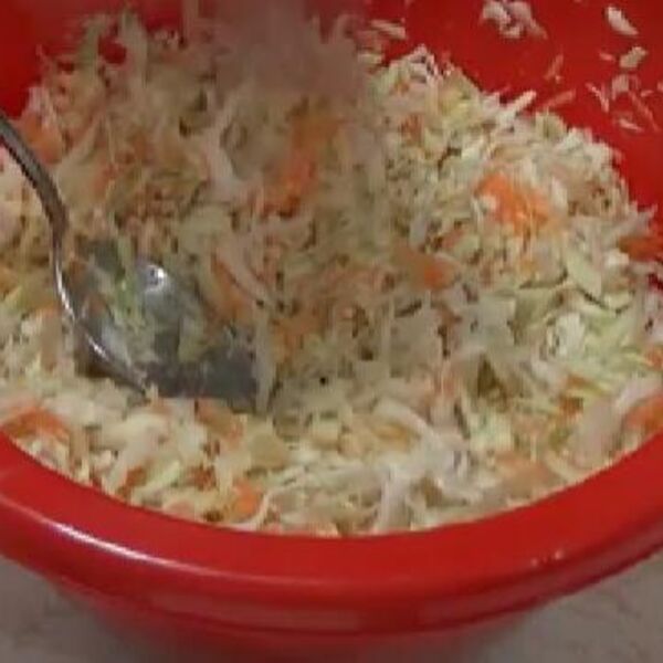 Kako da napravite kupus salatu kao iz restorana: Jednu grešku svi pravimo, a uništava ukus