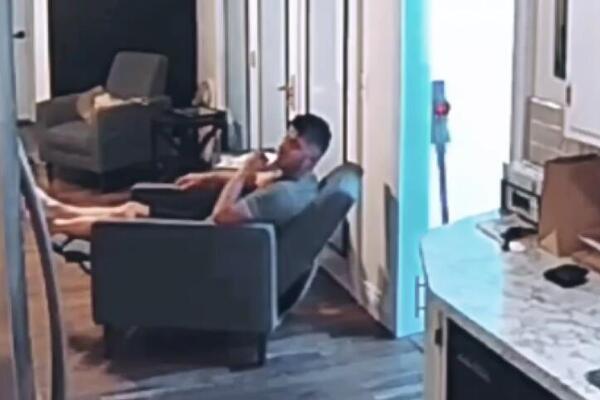 PRIPITI OTAC OSTAVIO OVU STVAR SINU PREKO NOĆI ISPOD JASTUKA: Mali SE ŠOKIRAO kada je ustao, odmah je počeo da VIČE