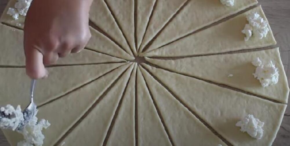 Filovanje bugarskih kiflica sa sirom