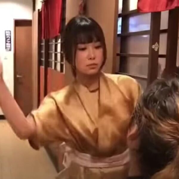 LJUDI HRLE U OVAJ RESTORAN KAKO BI DOBILI ŠAMARE: Internet poludeo ZA OVOM USLUGOM, pre OBROKA prvo PREBIJU GOSTE