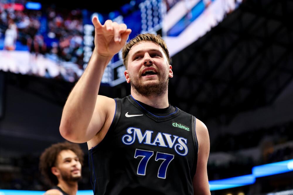 "SAMO JE POLUDEO JER GA RAZBIJAM!" Dončićev tripl-dabl za poluvreme, prestigao Birda, pa se umalo potukao (VIDEO)