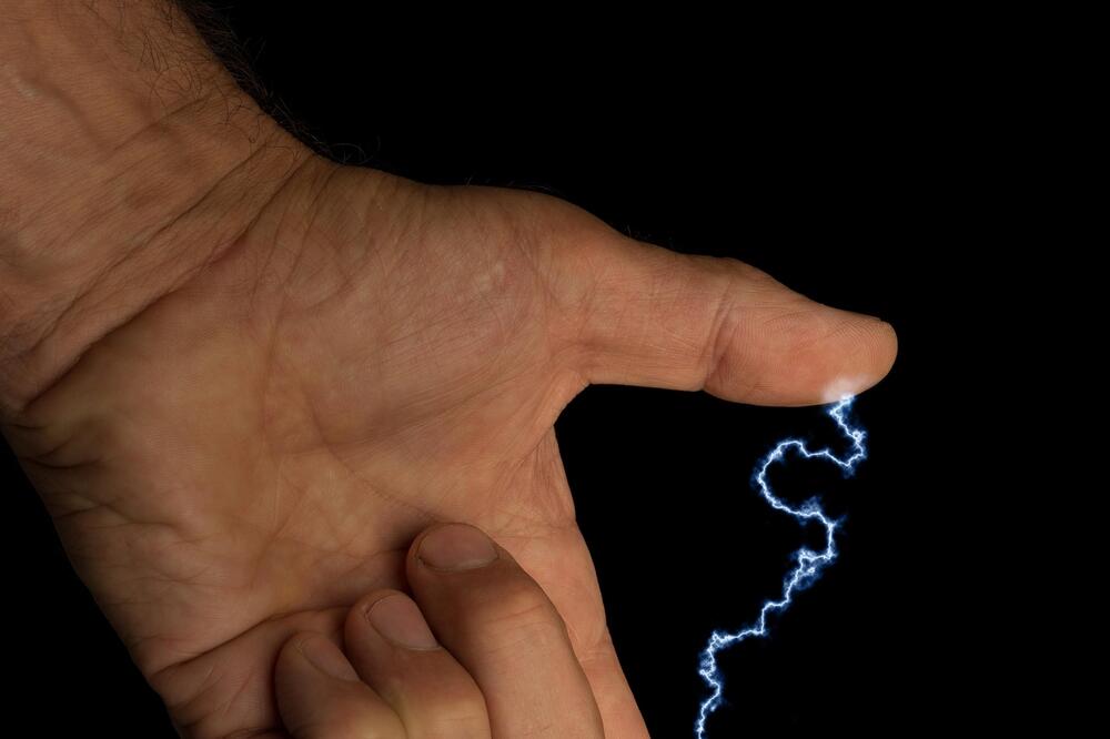 PECKA VAS STRUJA OVIH DANA KADA NEŠTO DODIRNETE? Stručnjak objasnio ZAŠTO se TO DEŠAVA, ključ je u JEDNOJ STVARI!