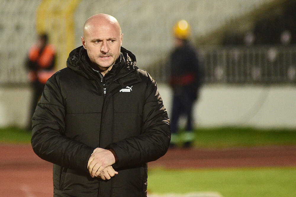 DULJAJ STAO U ZAŠTITU KOLEGA PRED NIŠ: " Ako hoćemo da igramo fudbal, moramo da imamo adekvatne uslove" (FOTO)