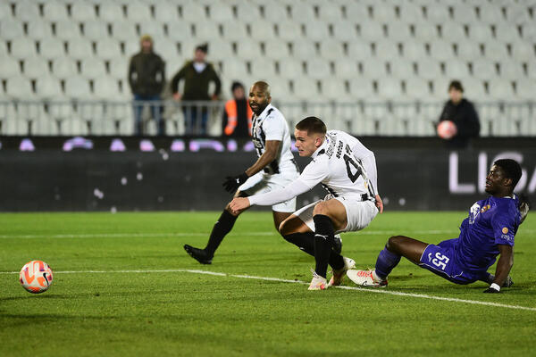 PARTIZANOV DEBITANT DONEO IZJEDNAČENJE: Crno-belo dete pogodilo za penale! (VIDEO)