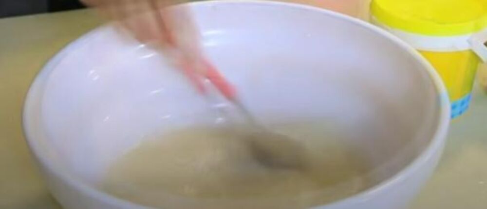 Rastvaranje kvasca u činiji