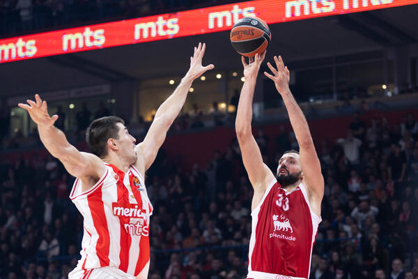 "STRAH U ŽIVOTU KALJA OBRAZ ČESTO..." Grobari uvredljivim porukama UDARILI po Mirotiću (FOTO)