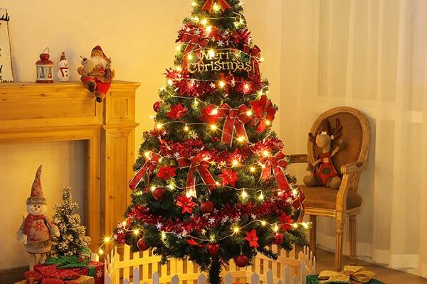 OVO SU ZLATNA PRAVILA ZA KUPOVINU NOVOGODIŠNJE JELKE: Pre nego što počente sa kićenjem OVE stvari morate znati